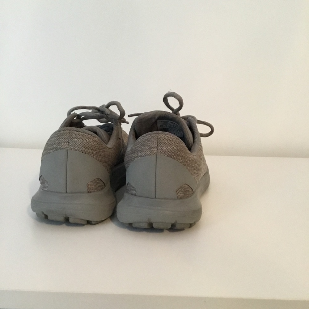 Under Armour Gray Athletic Shoes sneakers - Picture 6 of 8